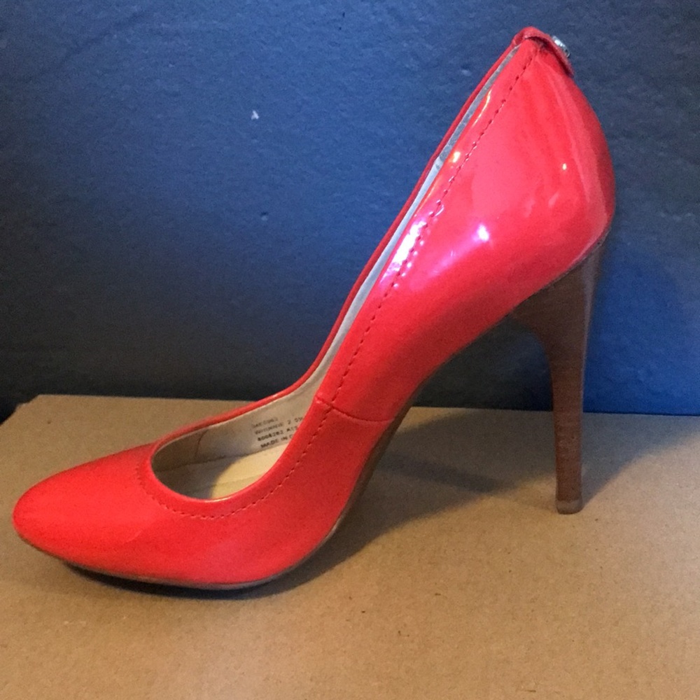 Heel - Picture 2 of 5